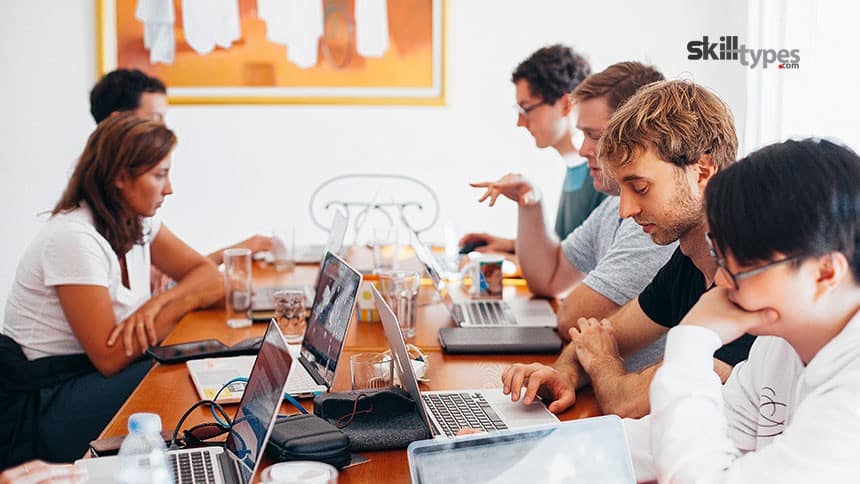 A leader praises his employees who do good in front of other team members and criticize in private who fails to accomplish any task.